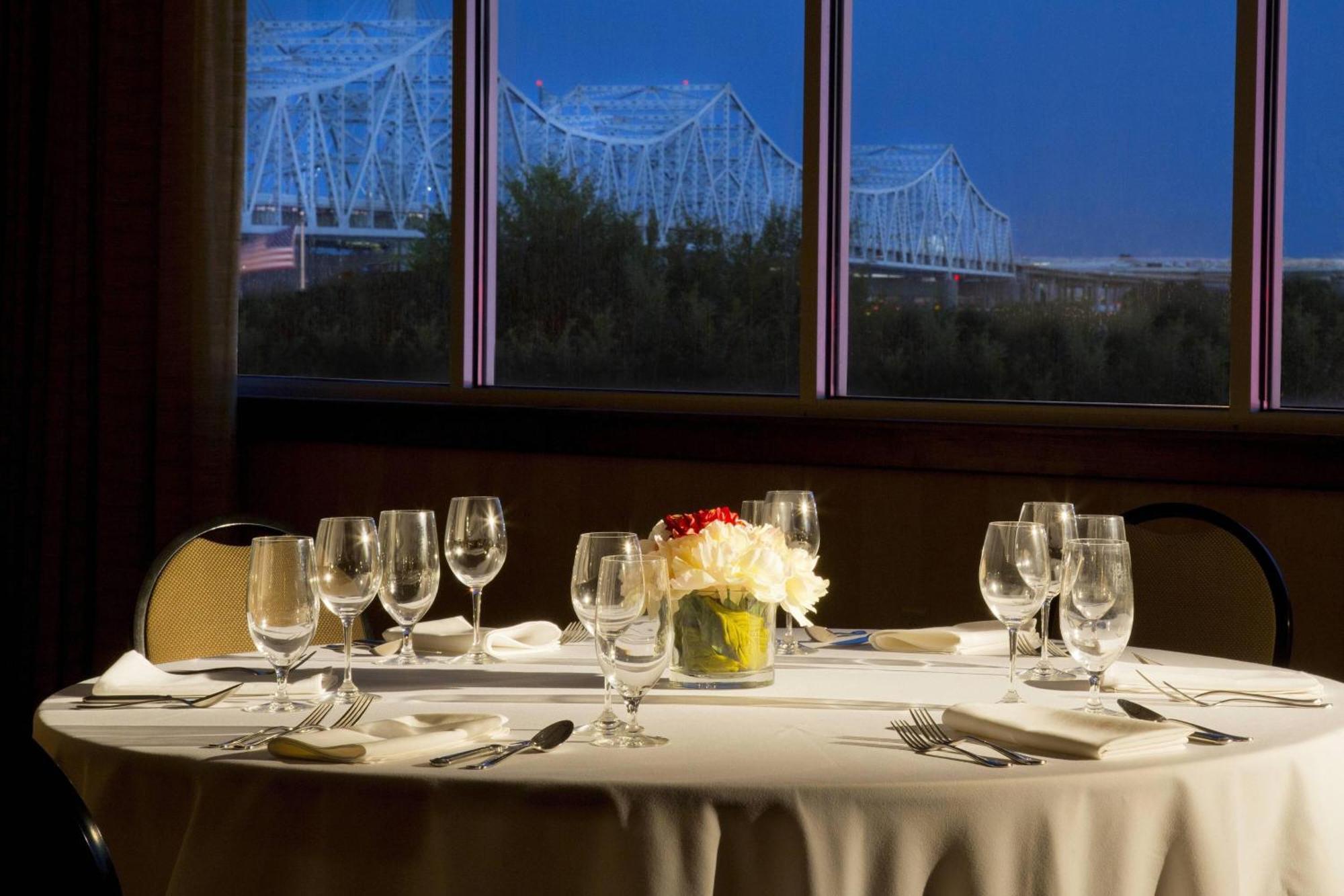 Sheraton Louisville Riverside Hotel Джеферсънвил Екстериор снимка